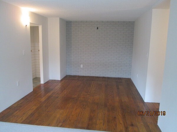 Building Photo - 146 Marble St
