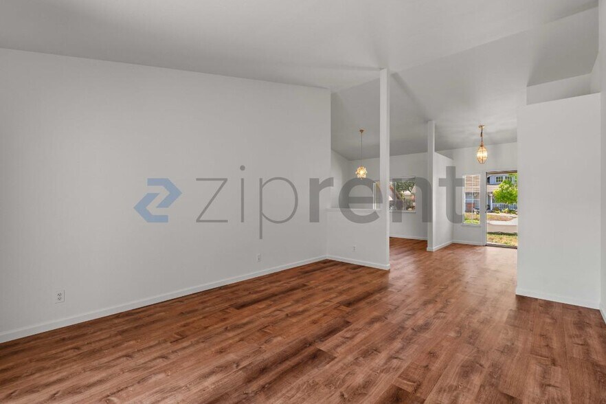 Building Photo - Unit