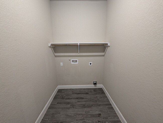 Building Photo - Less than 1 Mile to Gruene / Fridge Included/ Gas Cooking / Covered Patio / CISD