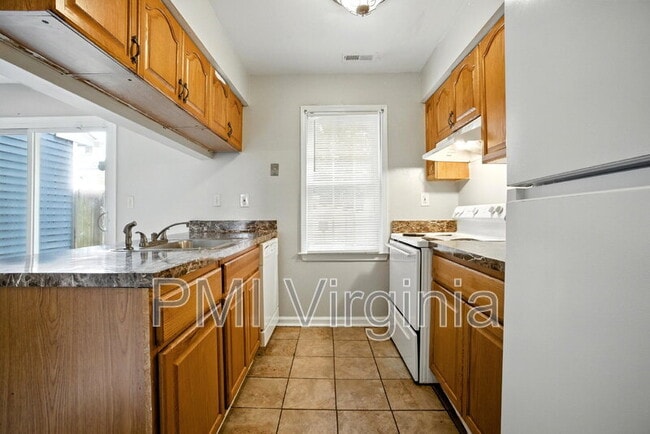 Building Photo - 1077 Commonwealth Pl