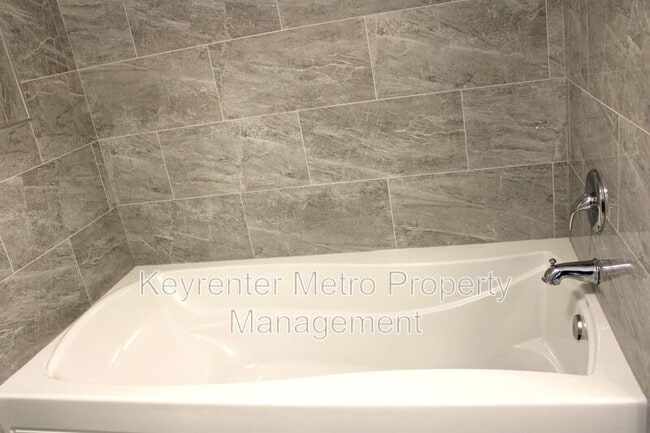 Building Photo - 12526 Woodstock Dr E