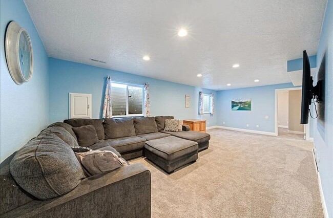 Building Photo - 810 E Homestead Dr