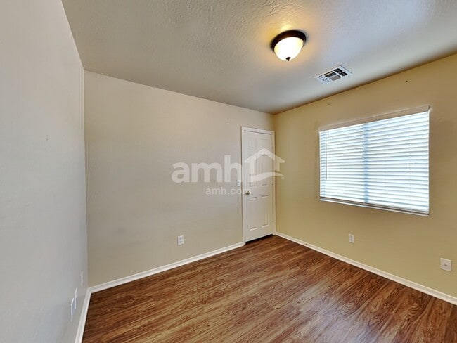 Building Photo - 22644 W Adams Dr