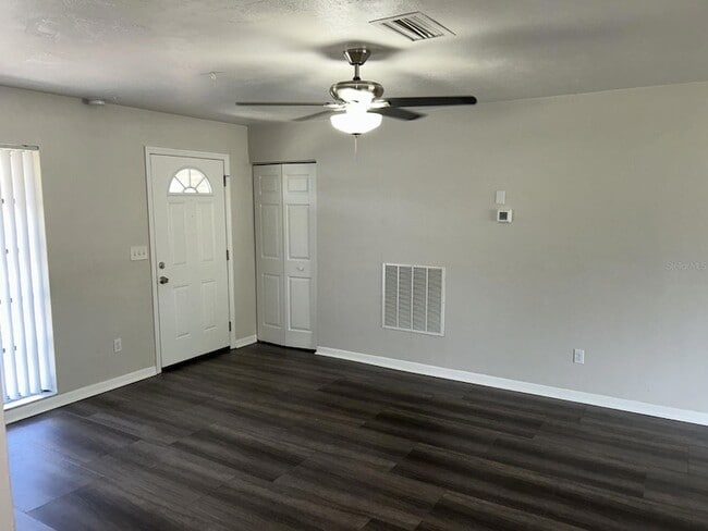 Building Photo - 1241 Pilgrim Rd