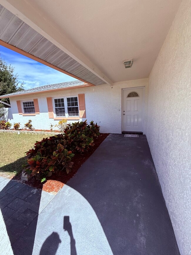 Building Photo - 2702 Ochatilla Rd