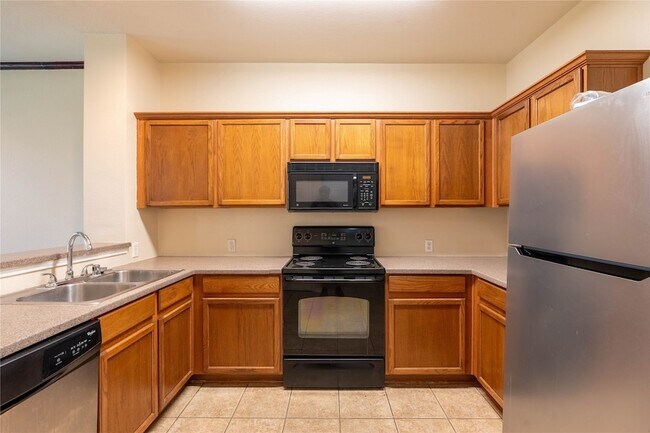 Building Photo - 2228 Stonepark Pl