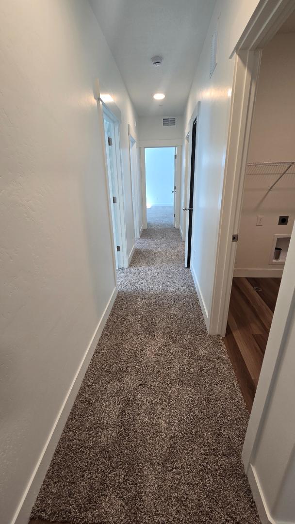 Building Photo - 6512 Skyline Lp Ln