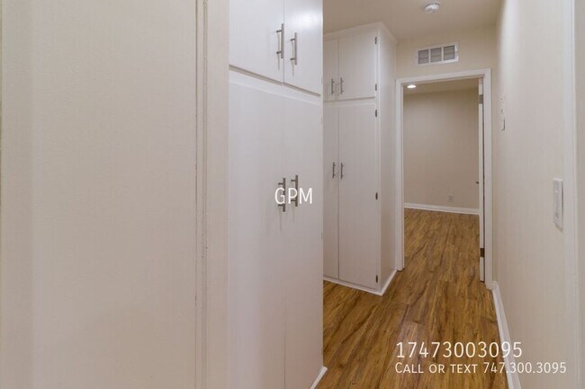 Building Photo - 12828 Oxnard St