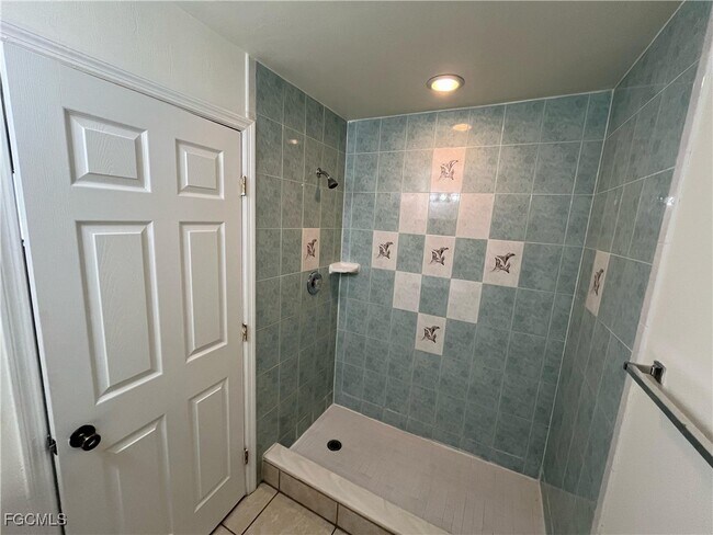 Building Photo - 601 SE 5th St