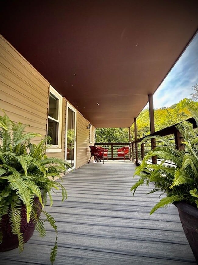 Building Photo - Updated, spacious 1 bedroom 1 bath located...