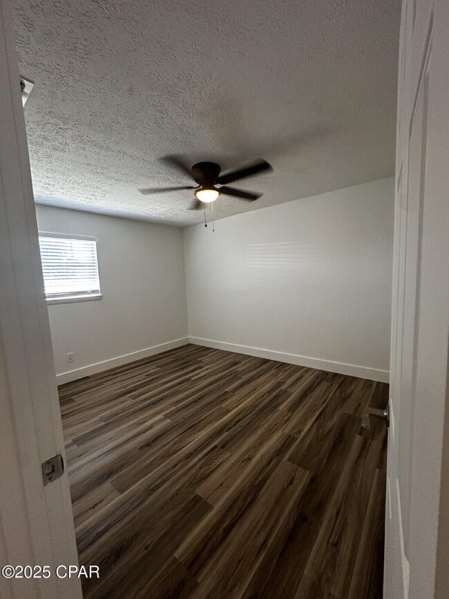 Building Photo - 615 Gardenia St