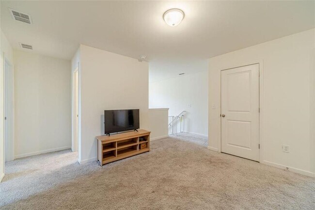 Building Photo - 222 Knightsbridge Ln