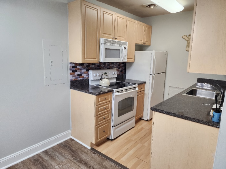 Building Photo - 1005 Chillum Rd