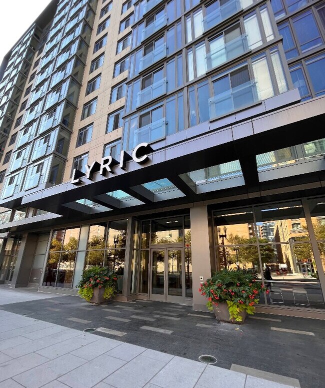 Building Photo - 1343 Ives Pl SE