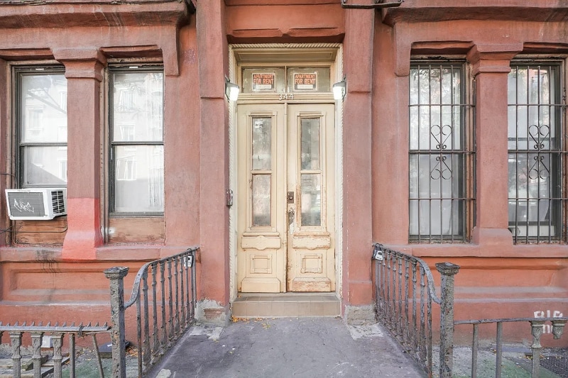 Building Photo - 344 E 9th St