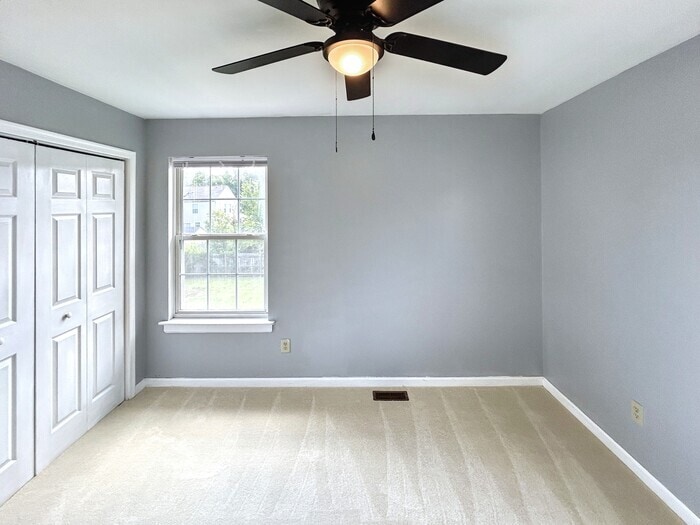 Building Photo - 6432 Goldenrod Ct