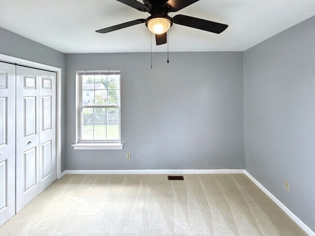 Building Photo - 6432 Goldenrod Ct