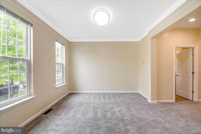 Building Photo - 240 Davis St