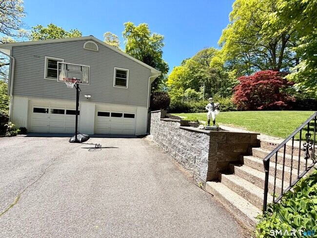 Building Photo - 137 Florida Hill Rd