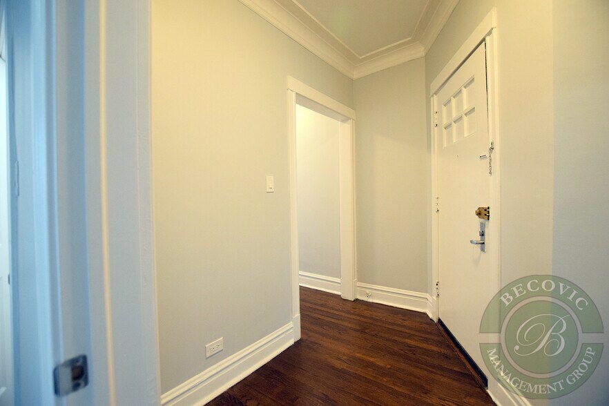 Building Photo - 4707 N Albany Ave