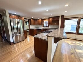 Building Photo - 33 Clearwater Rd