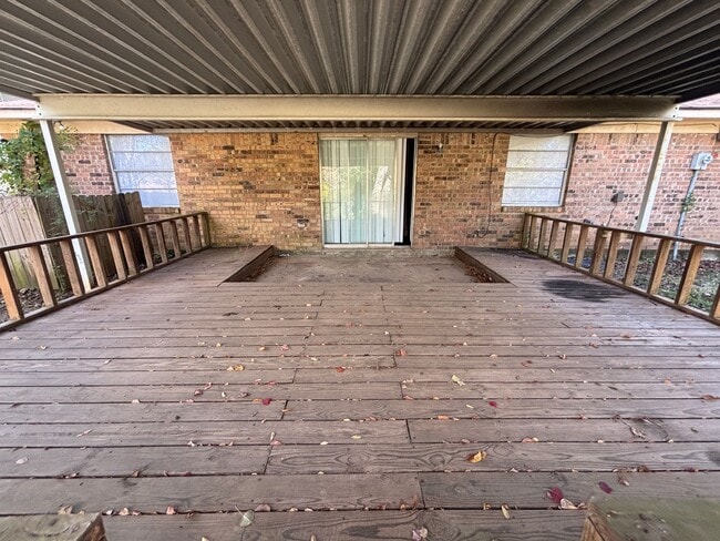 Building Photo - COZY AND SPACIOUS BRICK HOME NEAR PINES ROAD IN SHREVEPORT.
