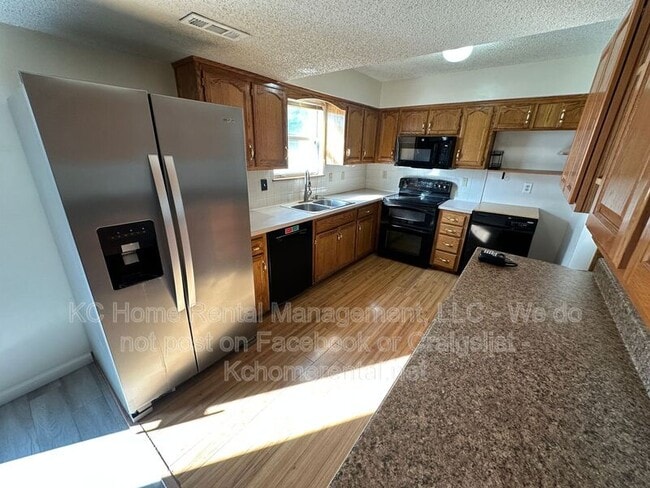 Building Photo - 766 Spring Cir