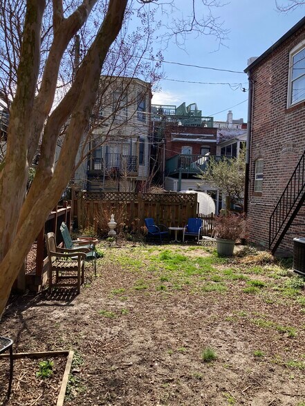 Building Photo - 2124 E Baltimore St
