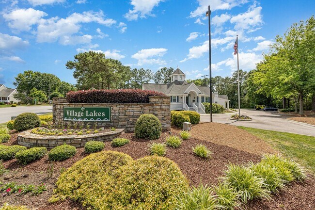 Building Photo - 537 Mountain Lake Dr