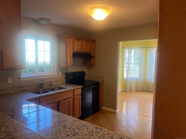 Building Photo - 53 Tunxis St