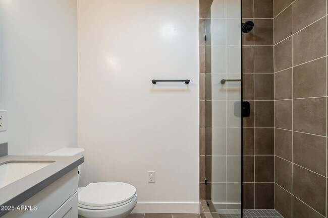 Building Photo - 1316 E Lemon St