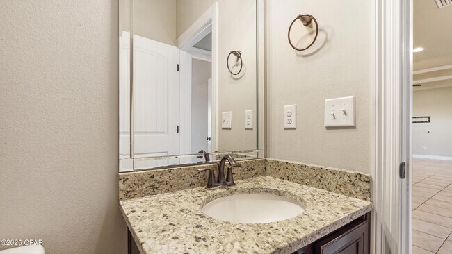 Building Photo - 221 S Shoreview Dr