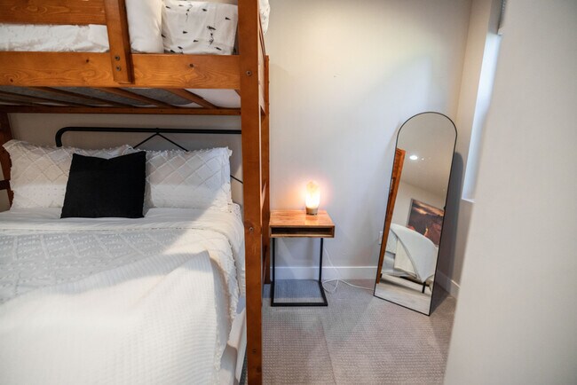 Building Photo - 255 Matterhorn Dr