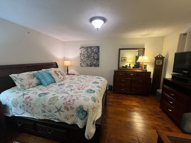 Building Photo - Beautiful Condo with Amazing Views