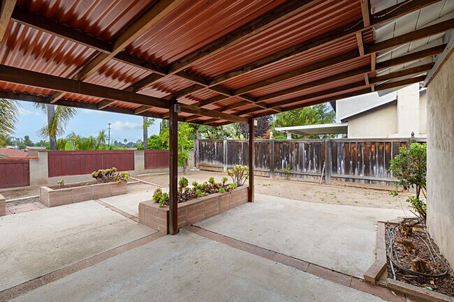 Building Photo - Single level home in San Carlos