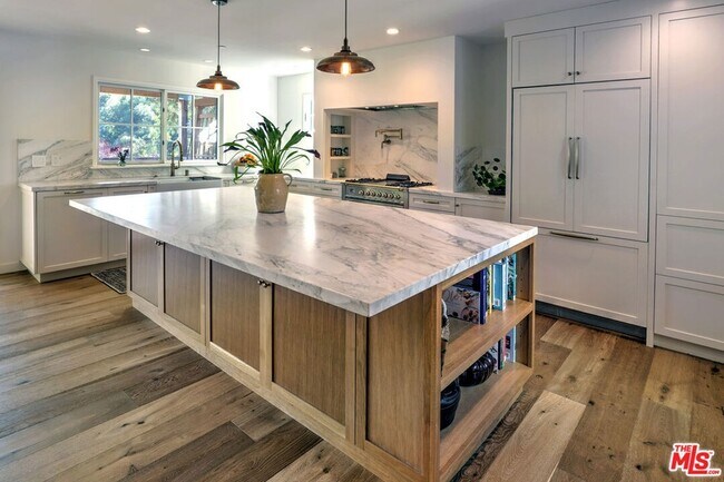 Building Photo - 2310 Laguna Cir Dr