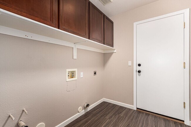 Building Photo - 3-bedroom plus bonus room with 3-car garage on large lot