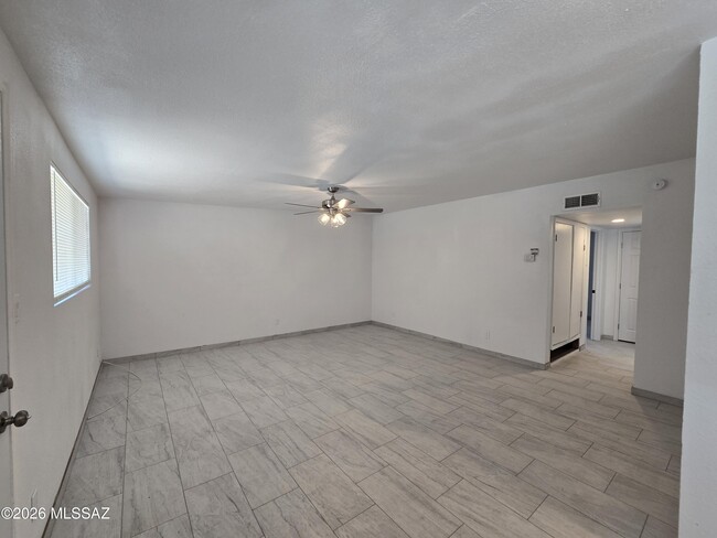 Building Photo - 511 N Iroquois Ave