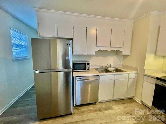 Building Photo - 416 E 19th St