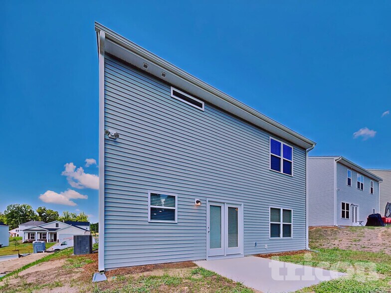 Building Photo - 3718 Streamside Dr