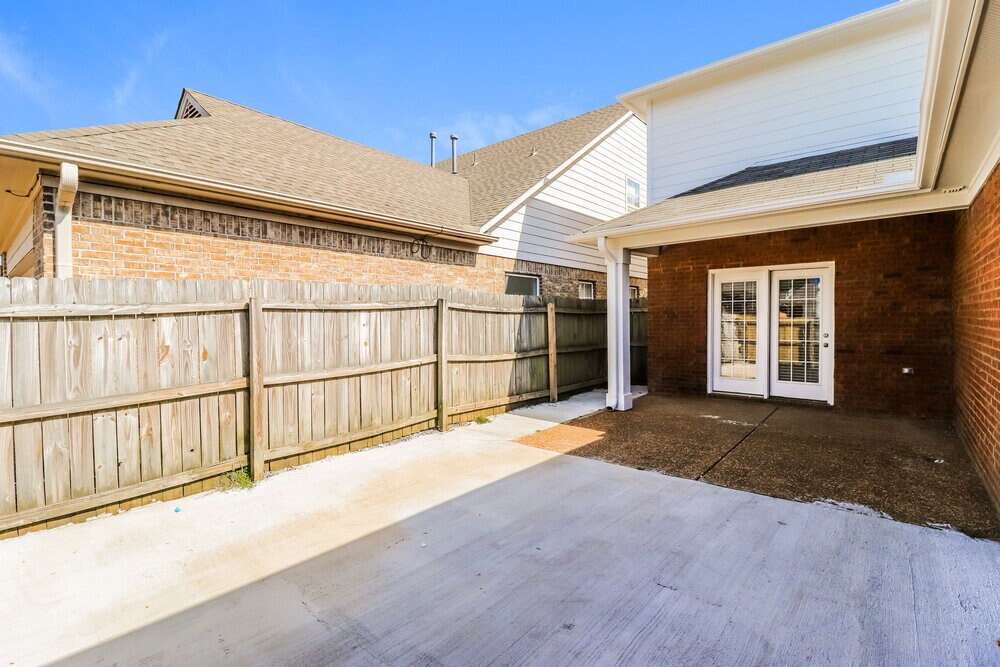 Building Photo - 10176 Evening Hill Dr