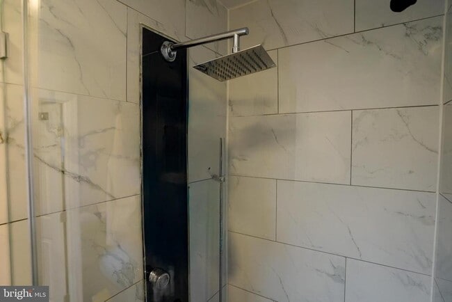 Building Photo - 5636 Gwynndale Ave