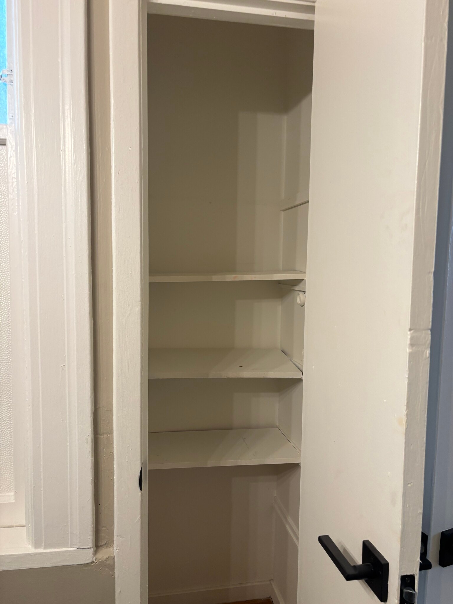 linen closet - 1101 Leavenworth St