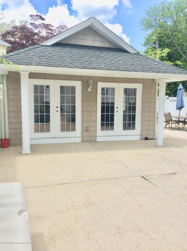 Building Photo - 1228 Oakwood Rd