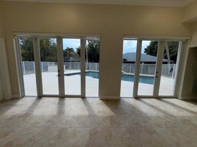 Building Photo - 969 Meadow Ave