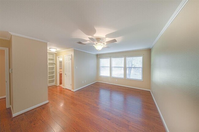 Building Photo - 49 Sawmill Grove Ln