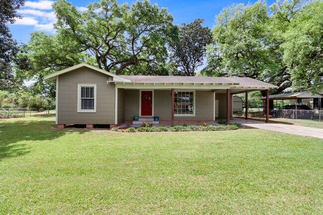 Building Photo - Super cute 2 bed, 1 bath home in Lafayette!