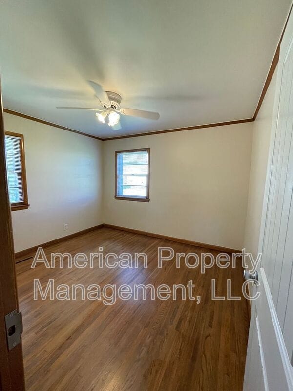 Building Photo - 5147 S Toledo Ave