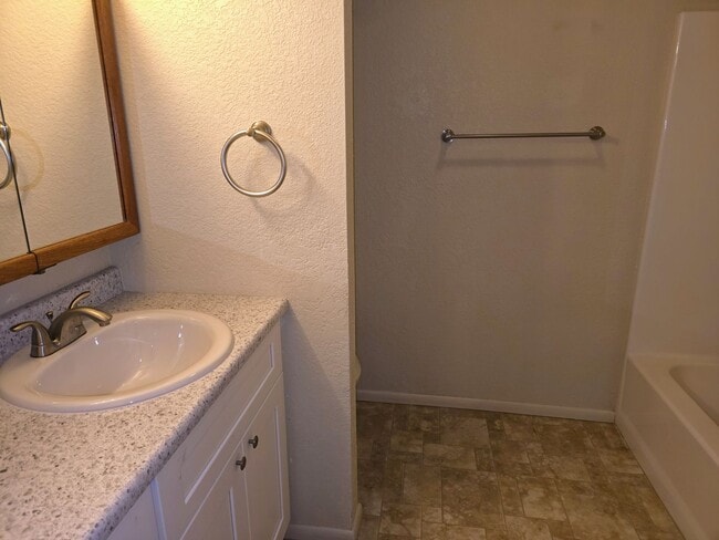 Building Photo - HOUSE - VILLAGE OF OAK CREEK