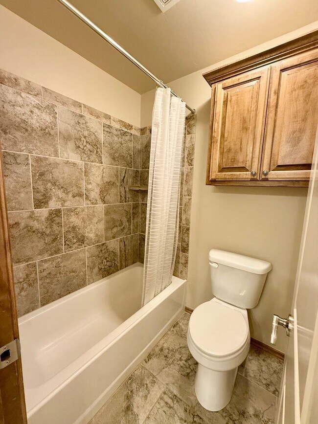 Building Photo - 706 Sedona Dr